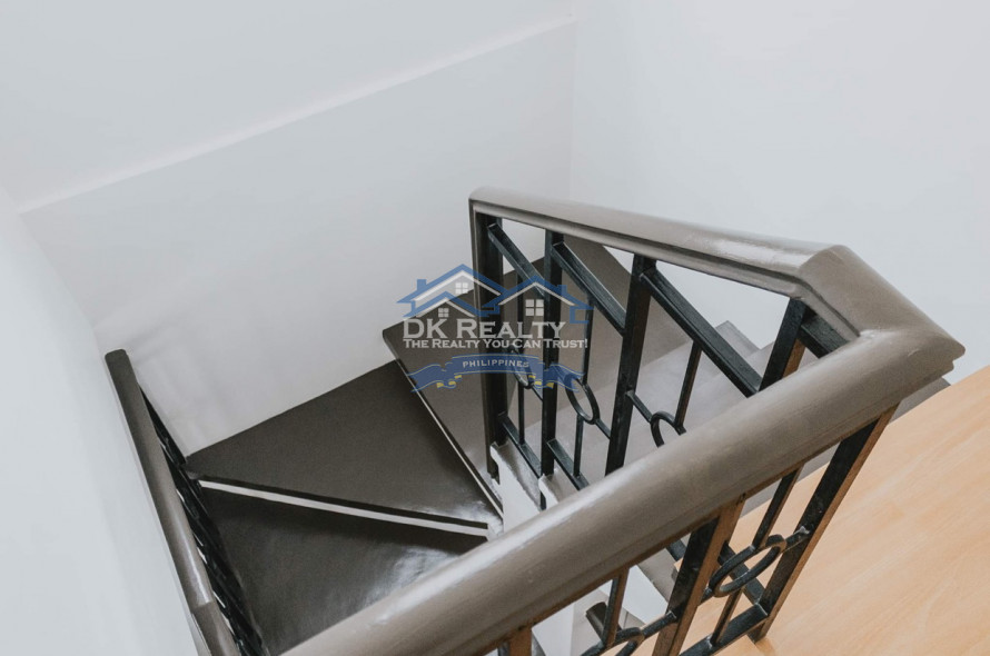 4 Bedrooms House and Lot for Rent Near the Gate!