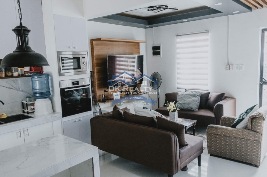 4 Bedrooms House and Lot for Rent Near the Gate!